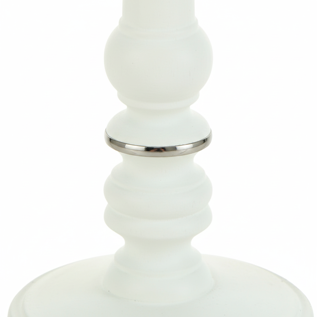 Lampada da Tavolo Leo in Legno di Pino Tornito Bianco, H36cm, Paralume Troncoconico Ø20cm Poliestere, Cavo 150cm