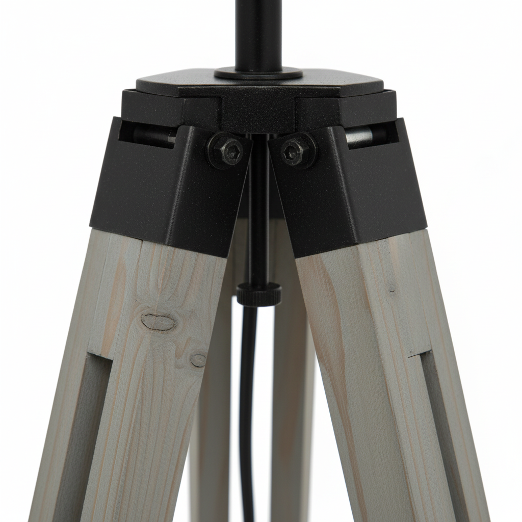 Lampada da Terra a Treppiede Runo in Pino Naturale, H145cm, Paralume Conico Ø46cm, Attacco E27, Cavo 348cm