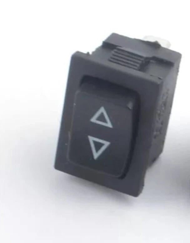 interruttore momentaneo 3 posizion con ritorno 21x15mm, 6 A 250 V AC 3 terminali