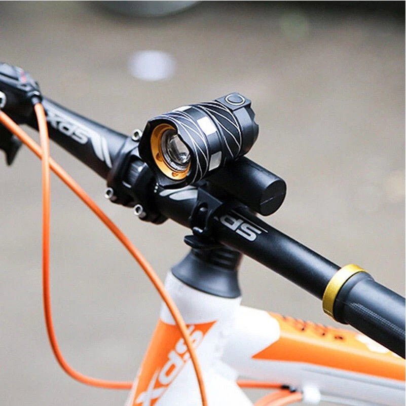 FARO A LED PER BICICLETTA POTENTE LUCE ANTERIORE 15000 LUMEN + ZOOM REGOLABILE